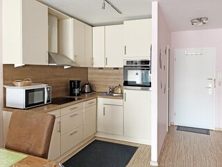 Küchenzeile mit Geschirrspüler