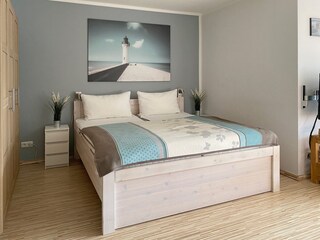 Großes Doppelbett