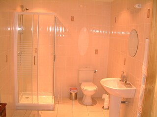 Spacious heated bathroom