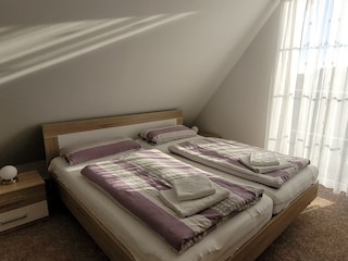 Schlafzimmer 1