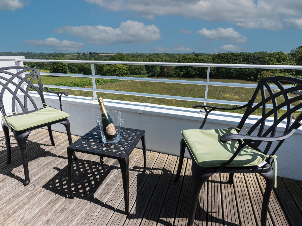 Balkon mit Blick ins Naturschutzgebiet