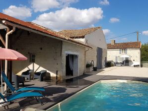 Holiday house Charmantes Ferienhaus mit privatem Pool - Villiers-Couture - image1