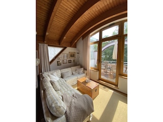 Wohnzimmer mit Blick zur Dachterrasse