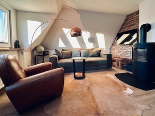 TIDE4 Apartment 8 Wohnbereich mit Kaminofen
