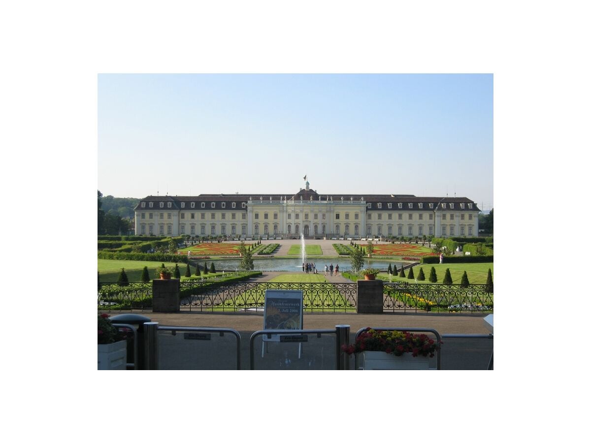 Barock-Schloß Ludwigsburg , 6Km entfernt