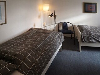 Schlafzimmer mit 2 Einzelbetten