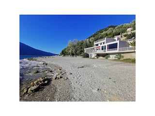 Blick auf Casa Felice vom Strand