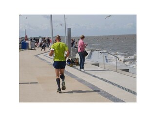 Sport und Enstpannung an der Promenade