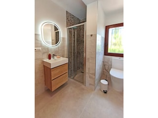 Bad en suite zu Schlafzimmer 3
