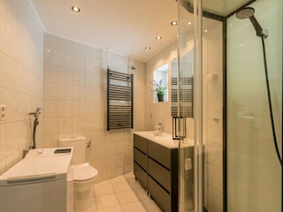 Badezimmer mit herrlicher Regendusche