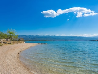 schöner Strand, kristallklares Meer