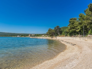schöner Strand, kristallklares Meer