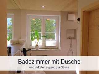 Bad mit Dusche und Zugang zur Sauna