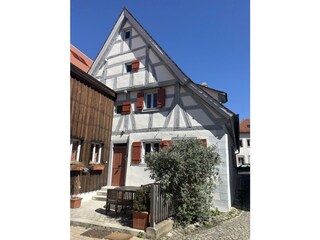 Eingang Rückseite Hof mit Terrasse