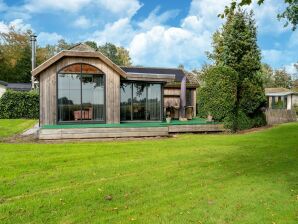 Fantastisch Chalet bij open vaarwater, en hottub