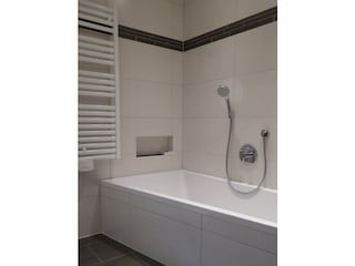 Badezimmer mit Badewanne