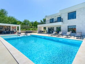 Villa Lagos - piscina, spa, jacuzzi y Red & Blue Lake