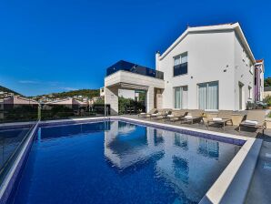 Villa Dazzling Bay: a 50 m del mar en una bahía tranquila para 8 personas