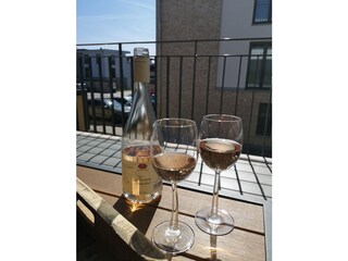 macht es euch gemütlich auf dem großen Balkon