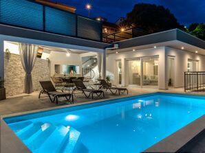 Villa Stella with 32 sqm private heated pool, Jacuzzi, Sauna, Media room, 3 bedrooms, 6+2 pax