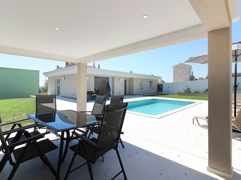 Villa Monte Vernal mit Pool