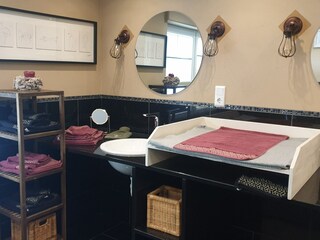 Wickeltisch (optional)