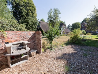 Grillecke im hinteren Gartenbereich