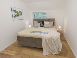 Schlafzimmer 1 mit Boxspringbett