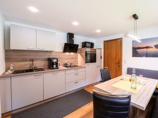 Küchenzeile mit Sitzecke