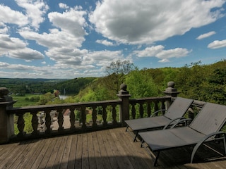 Castle Spa Outdoor Recording 6