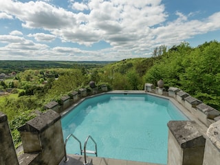 Castle Spa Outdoor Recording 4