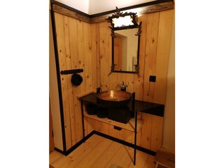 Waschbecken in Stock Bett Zimmer