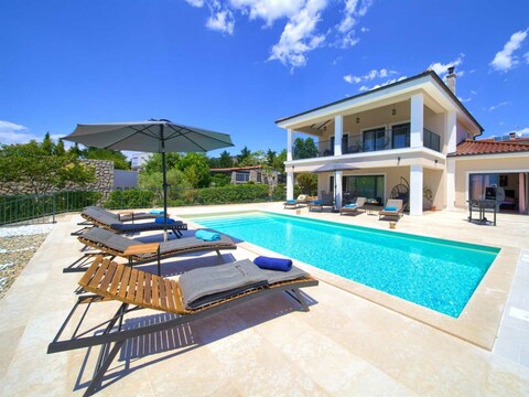 Villa MAGNIFICA met zwembad