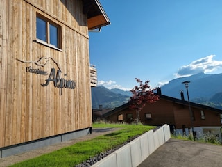 Alpina mit Ifenblick