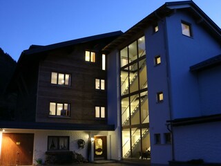 Alpina bei Nacht
