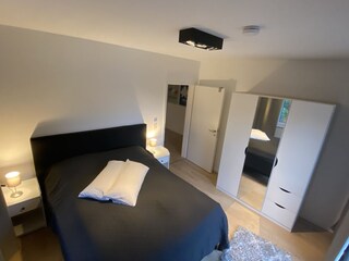 Schlafzimmer 1