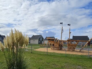 Neuer Spielplatz mit Piratenschiff