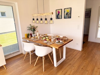 Esstisch im Wohnzimmer