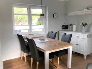 Esstisch im Wohnzimmer