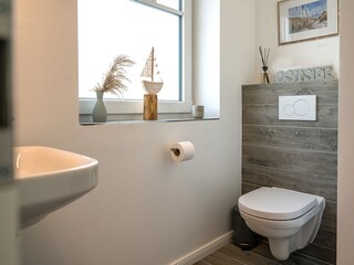 Badezimmer mit Sauna im Erdgeschoss
