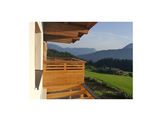 Balkon mit Aussicht auf den Pölven
