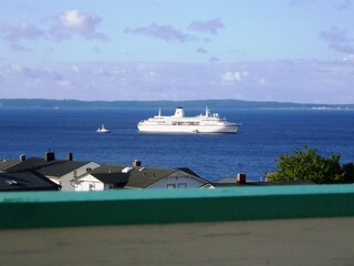 TV-Traumschiff "Deutschland" vor unserem Balkon