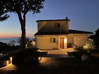 Casa Lucertola by night