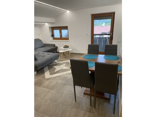 5E9D08BA-1A2B-49B5-8B33-C541452A4A46