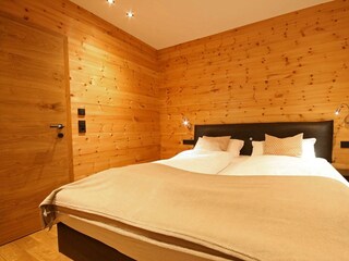 Zimmer mit Bett - Hausteil B