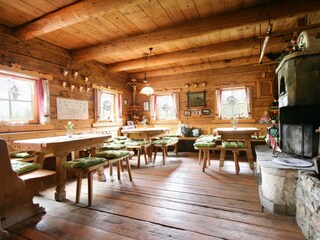 Wohnraum mit Sitzplätzen