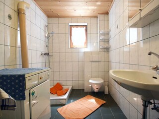 Badezimmer mit Dusche