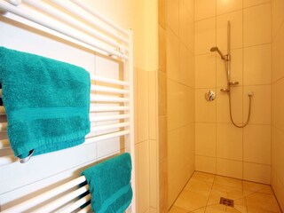 Badezimmer mit Dusche