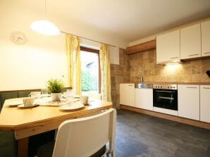 Appartement * 6-Raum-Ferienhaus für bis zu 9 Personen