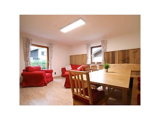 Wohnbereich mit Esstisch